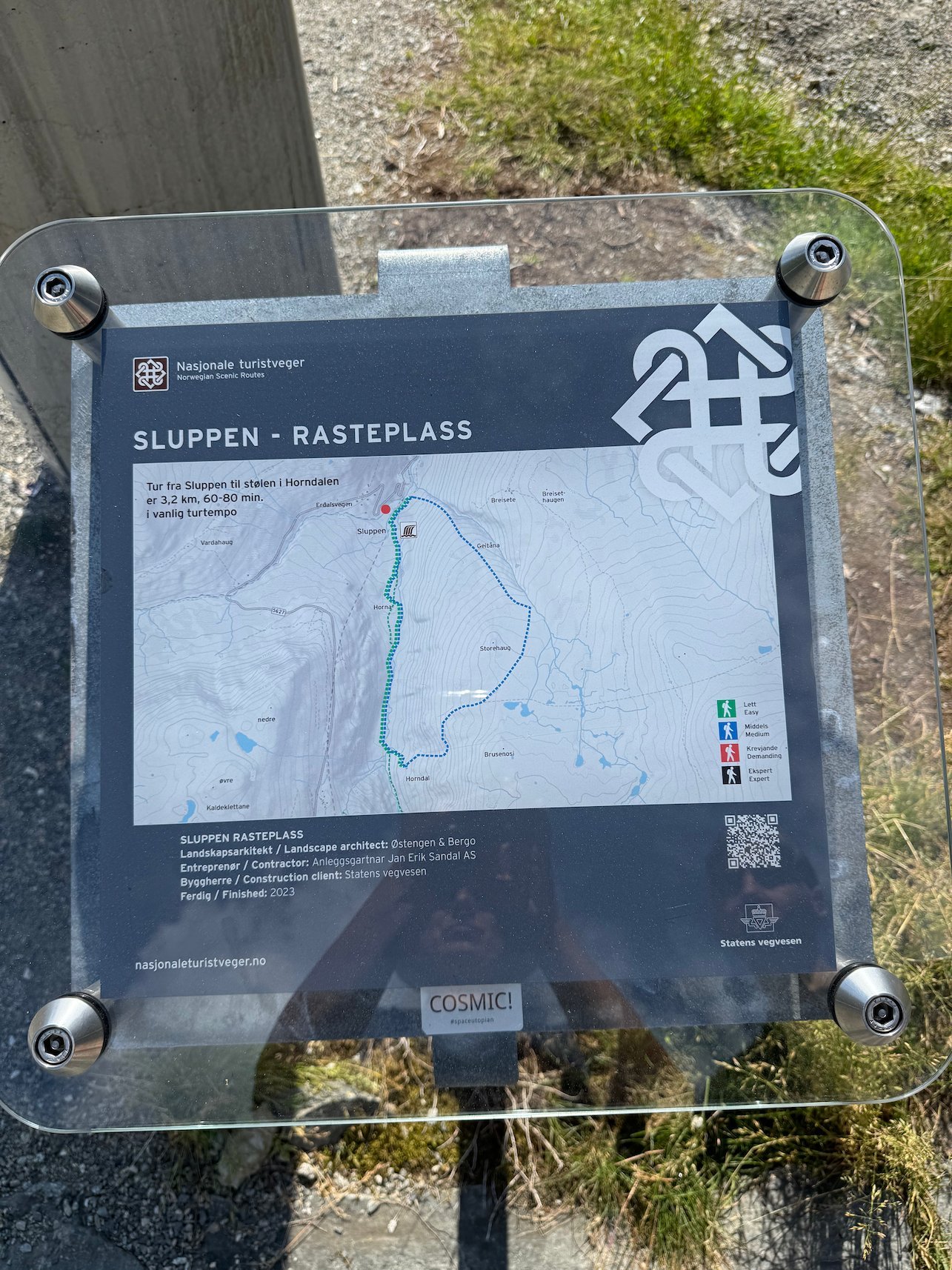 Map sign Sluppen rest area on the Aurlandsfjellet scenic route