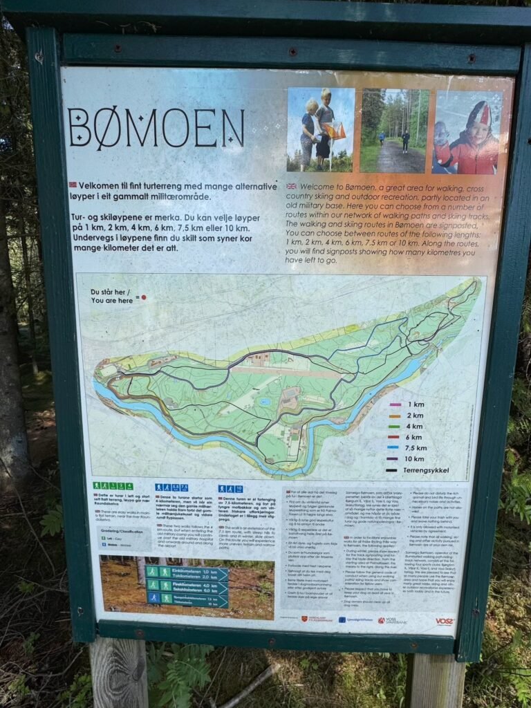 Information board BØMOEN with a map of the trails at Bømoen near Voss