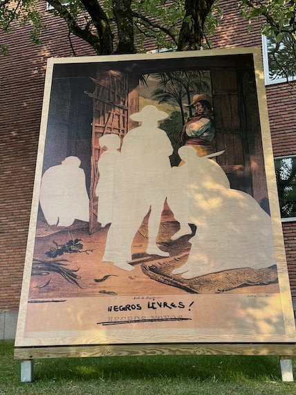 Large painted panel by Gê Viana with white silhouettes of people
