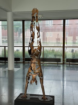 Bronze sculpture When I Crack I Expand by Tove Kjellmark in Borås Art Museum