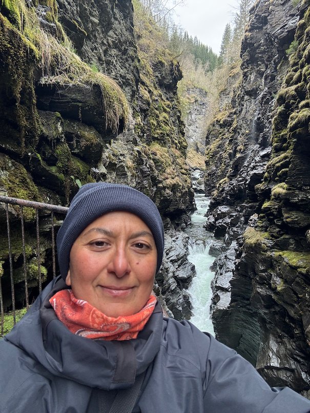 Selfie in a dark hat and scarf in the narrow Bordalsgjelet gorge