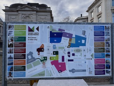 A board with a map shows the museums of the Mont des Arts in Brussels.