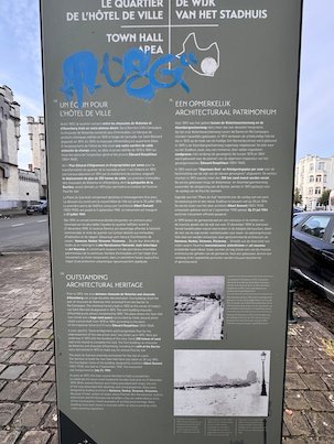 An information pillar about the town hall area stands on a street in Saint-Gilles.
