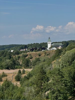 View along the Fjärås Bräcka ridge to the white Fjärås church