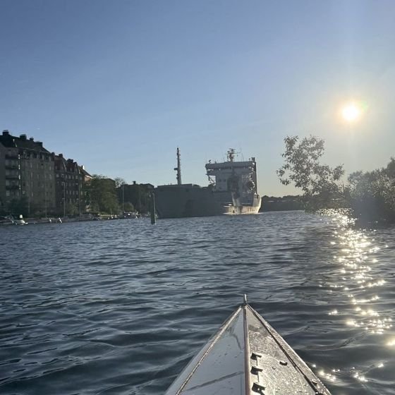 The sun sets over the water during a golden hour kayak trip in Stockholm, photographed by Zayera Khan
