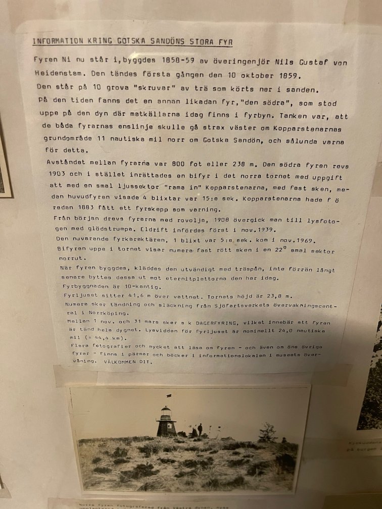 Maskinskriven informationstext om fyren med ett gammalt foto