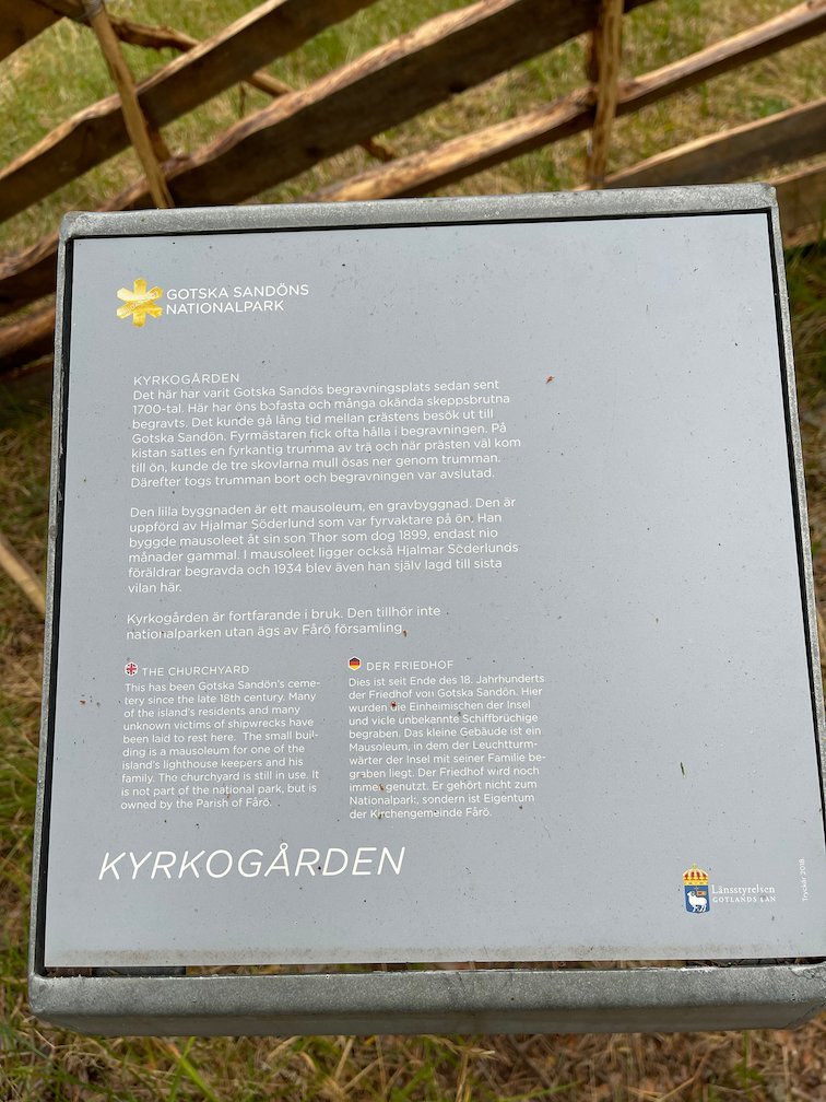 Informationsskylt Kyrkogården i Gotska Sandöns nationalpark