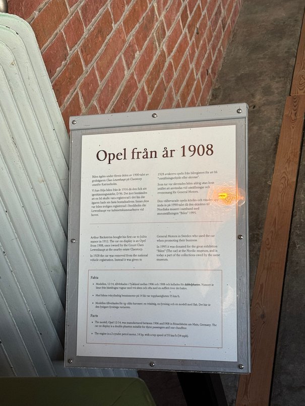 Information sign Opel från år 1908, about the old car in the garage at Julita Gård