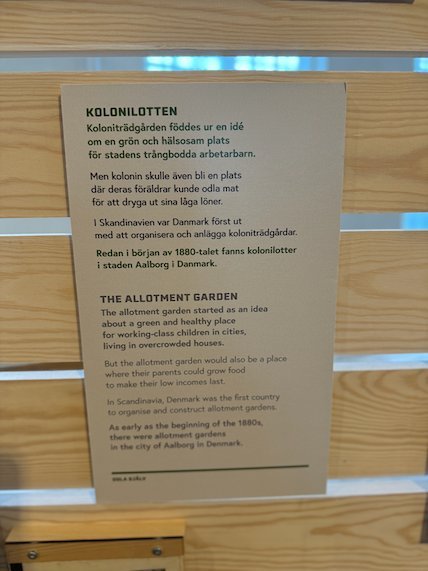 Sign Kolonilotten, The allotment garden, in Swedish and English