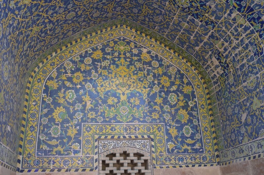 Tiled niche with a lattice window in the Shah Mosque