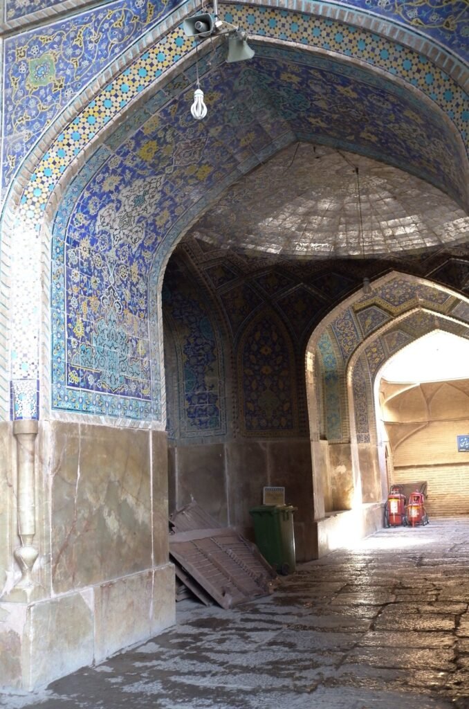 Tiled passage to the courtyard of the Shah Mosque