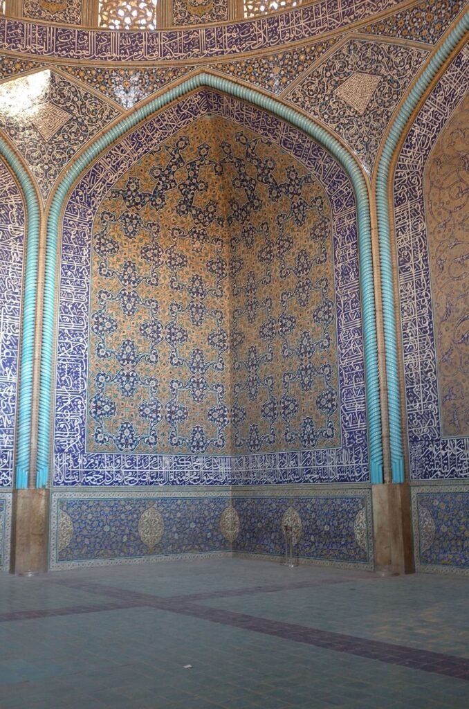 Tiled niche with turquoise borders in Sheikh Lotfollah Mosque
