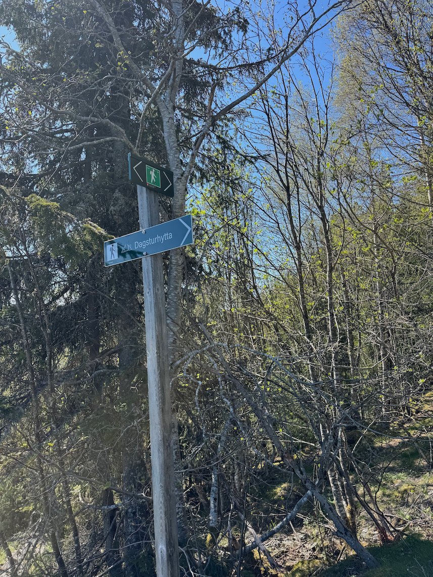 Trail sign on a post in the forest on the way down to Voss