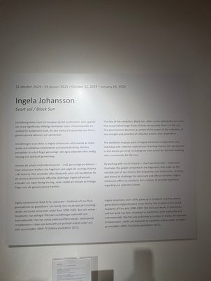 Exhibition wall text by Ingela Johansson in a museum in Umeå