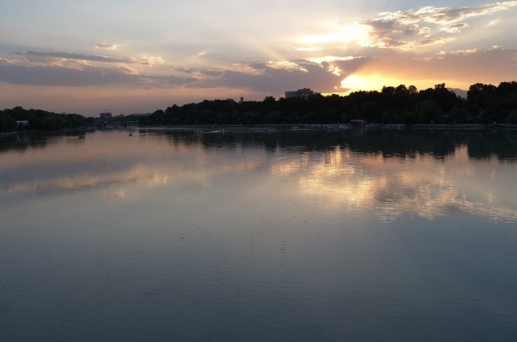 Sunset over the Zayandeh River in Isfahan