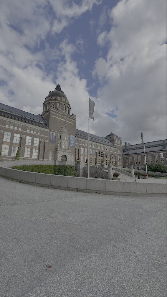 The domed stone facade of Naturhistoriska Riksmuseet, photographed from the courtyard under a partly cloudy sky.