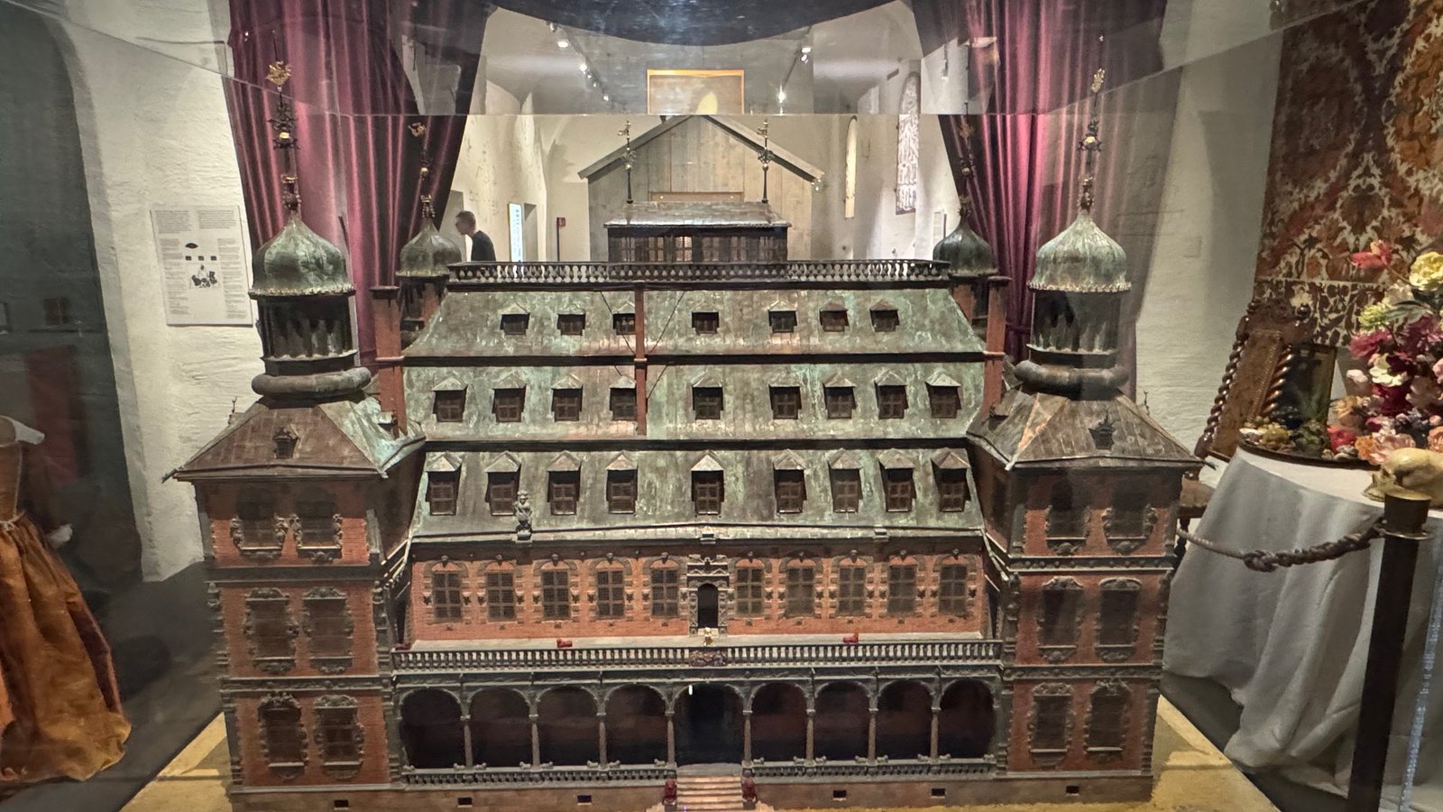 A detailed model of the Makalös palace in a glass case at the Stockholm City Museum.