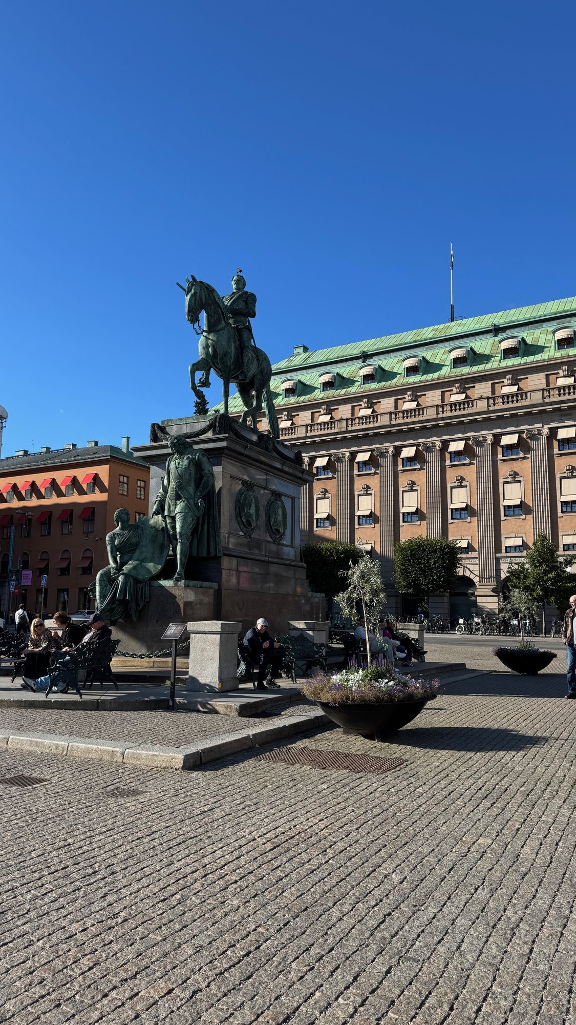 Statue of Gustav II Adolf with the Royal Palace behind it