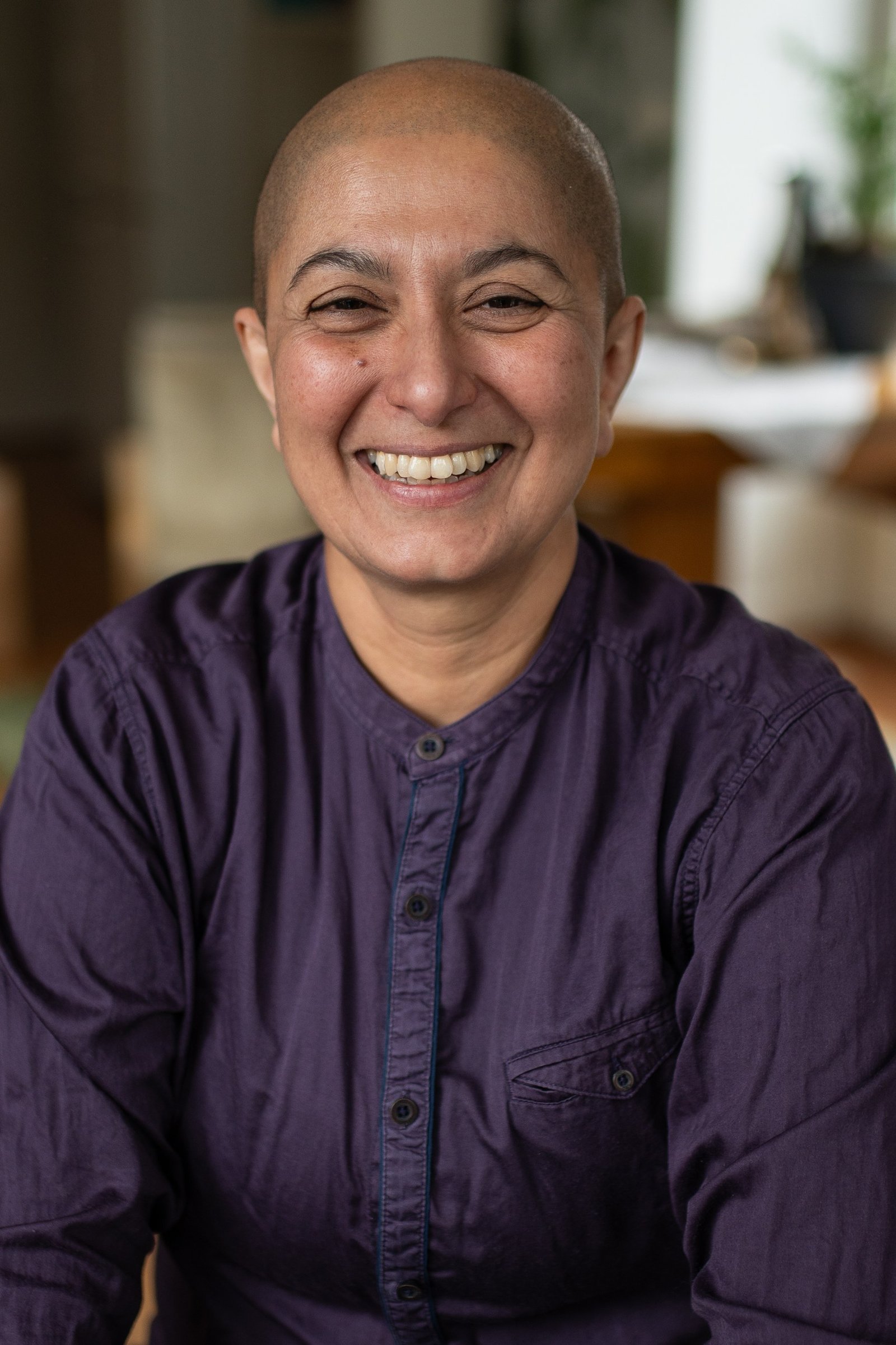 A warm portrait of Zayera Khan laughing, Stockholm tour guide and travel leader.