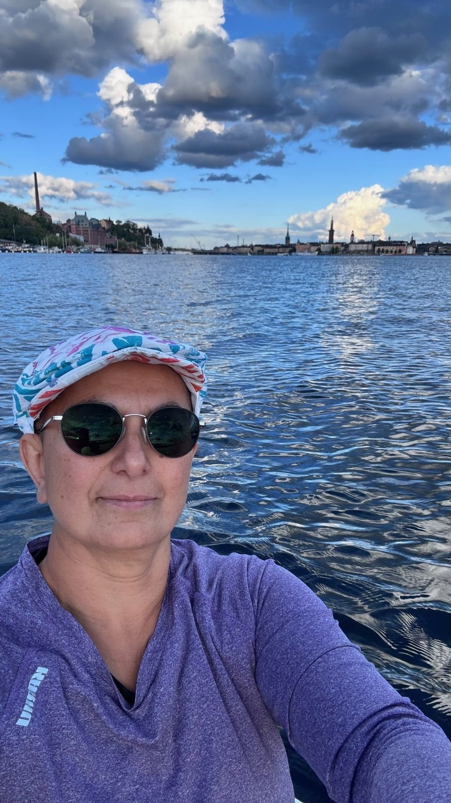 Zayera Khan in a kayak on the Stockholm waterfront