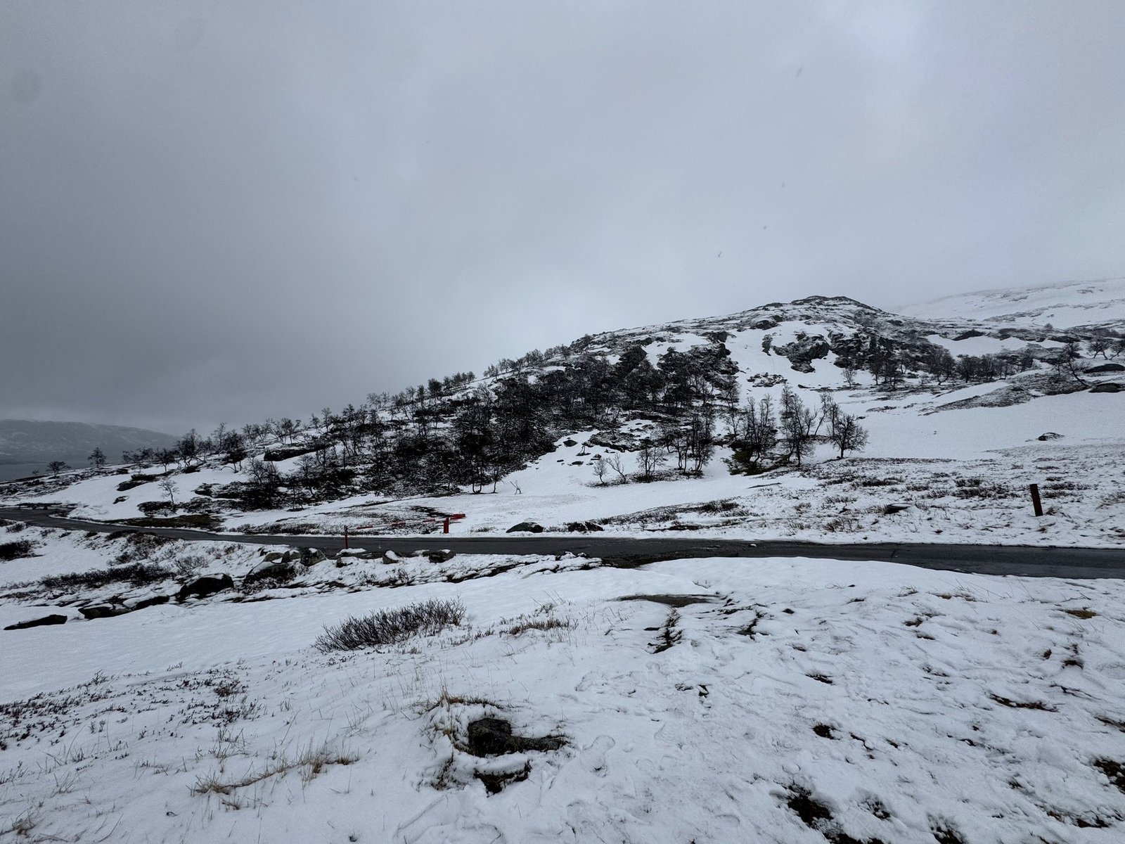 Snowy mountain road at Sysenvatnet