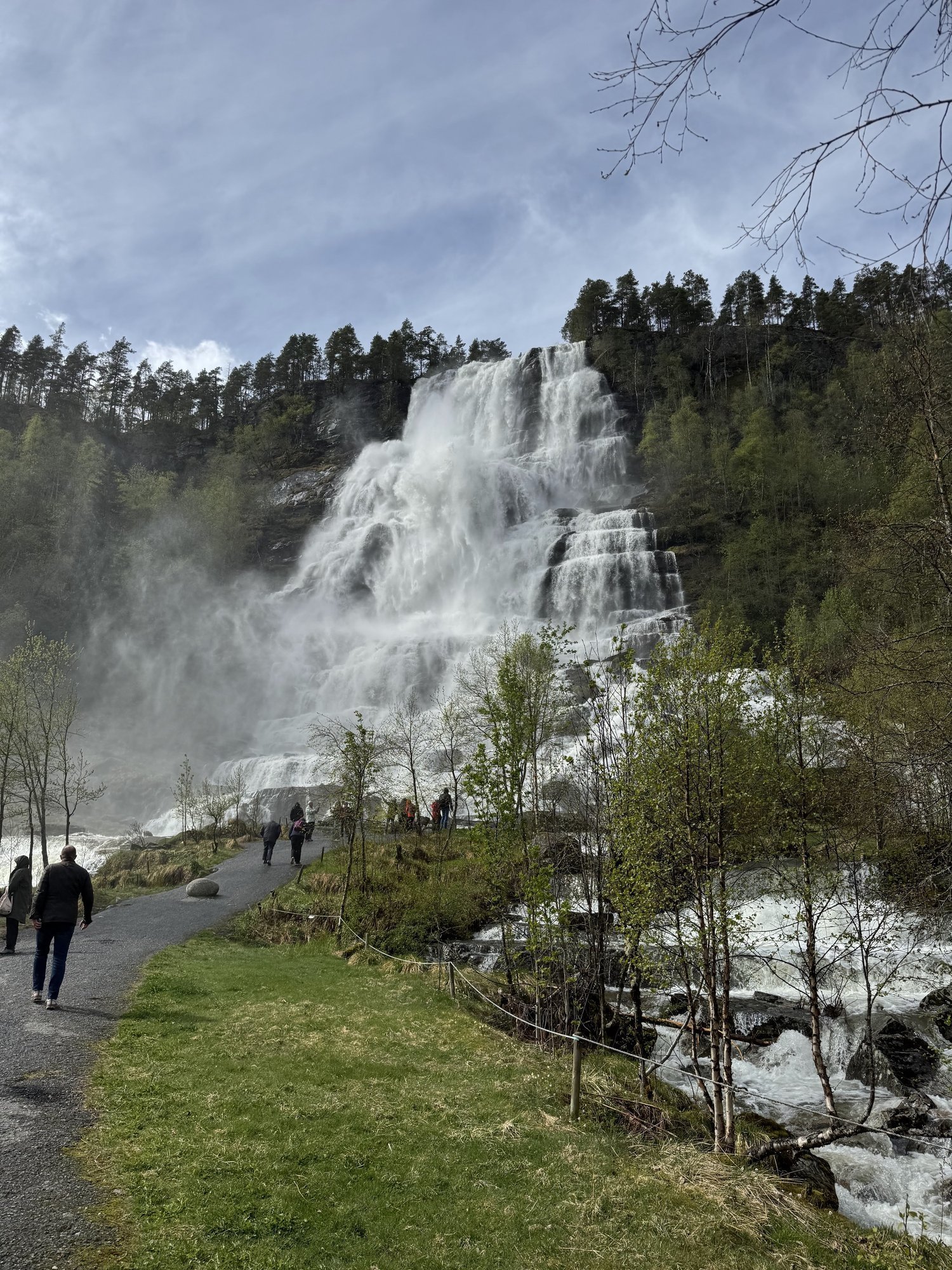 Tvindefossen waterfall with the visitor path